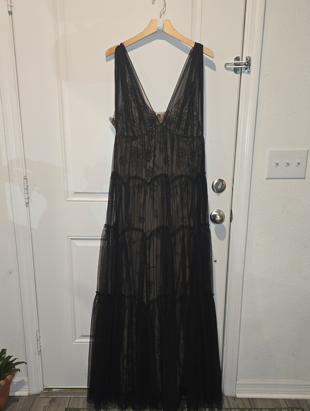 BCBGMAXAZRIA lace and tulle gown Size 12